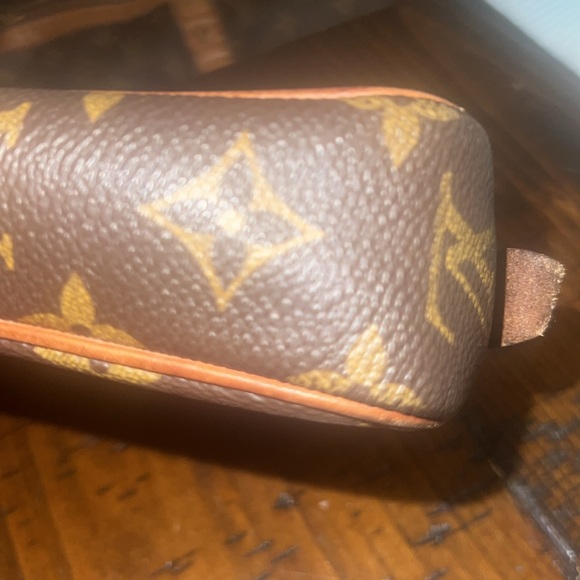 Vintage Louis Vuitton Crossbody - Picture 5 of 9